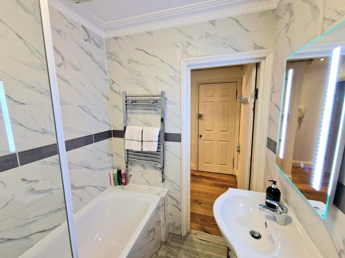 Cosy Home In Kensington - Great Location! 3 Minutes Walk To Earl'S Court Station ลอนดอน ภายนอก รูปภาพ